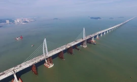 Video về cây cầu vượt biển dài nhất thế giới của Trung Quốc