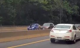 Xe Jeep bị rơi mất một bánh gây tai nạn