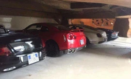 Ô tô đồ chơi gắn biển xanh khiến nhiều người hiểu nhầm.