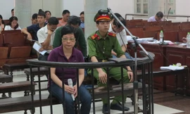 Bị cáo Nga được ngồi trước vành móng ngựa vì lý do sức khỏe.