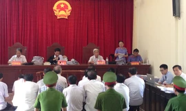 Đại diện VKS đưa ra mức án đề nghị với các bị cáo.