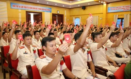 Tiến hành biểu quyết tại Đại hội.