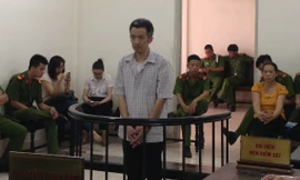 Lại Văn Dũng trước vành móng ngựa.