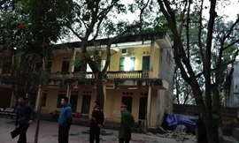 Sập lan can trường tiểu học khiến 10 học sinh nhập viện
