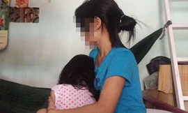 Mẹ bắt quả tang 'yêu râu xanh' hiếp dâm con gái trong bưu điện xã