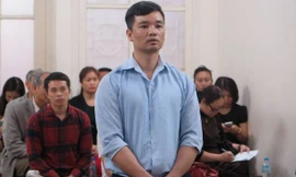 Tại tòa, Kiên kêu oan.