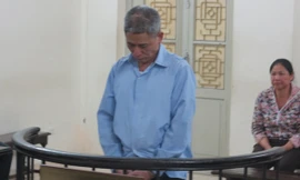 Nguyễn Huy Tiến trước vành móng ngựa.