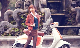 Thiếu nữ trẻ trung bên xe 'xịn'