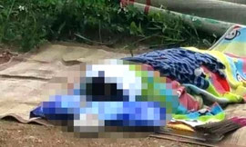 Thi thể nạn nhân đuối nước được tìm thấy, đưa lên khỏi sông Hương để kiểm tra, bàn giao cho người nhà lo hậu sự (ảnh Phong Anh)