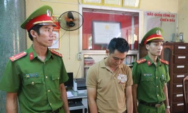 Đối tượng Hưng bị công an bắt giữ 