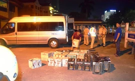 Khi bị phát hiện, tài xế điều khiển xe khách này chạy với tốc độ nguy hiểm, ép lực lượng CSGT qua nhiều tuyến đường