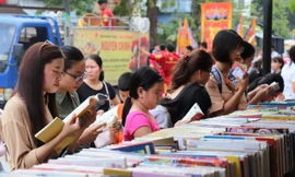 Tuy mới mở cửa, nhưng "phố sách" tại Huế đã thu hút, tạo sự quan tâm của đông đảo người dân, bạn đọc