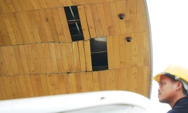 Sự cố xuất hiện tại Nhà hát sông Hương sau khi đưa vào sử dụng chưa lâu.