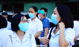 Lực lượng y, bác sĩ tình nguyện tỉnh TT-Huế nhận được sự động viên, lời cảm ơn của lãnh đạo tỉnh TT-Huế trước giờ xuất quân vào Đà Nẵng.