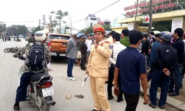 Ô tô lao vào đám đông, 6 người nhập viện cấp cứu