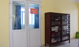 Các du khách đi trên xe có người Trung Quốc tới Huế đã được chuyển đến cách ly tạm thời tại Trường Quân sự Thừa Thiên Huế (ảnh Văn Vương)