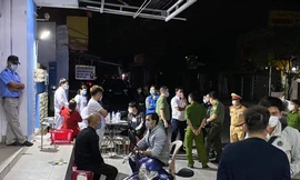 3/4 người Trung Quốc đi qua Huế không có hộ chiếu. Nhóm người này đã bị ngăn chặn, xử lý cách ly phòng COVID-19 và xem xét trục xuất.