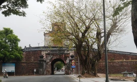 Đường vào Kinh thành Huế không còn tấp nập, nhộn nhịp như mọi khi.