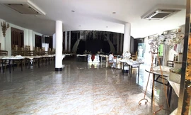 Từ cuối tháng 7, các trung tâm tổ chức sự kiện, tiệc cưới tại Huế đã chủ động hủy tiệc đặt trước, dừng hoạt động để phòng chống COVI-19.