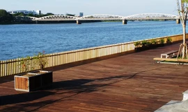 Cầu gỗ lim sắp hoàn thiện