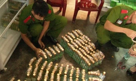 Hơn chai dầu tại cơ sở Phước Quy bị tạm giữ do nghi vấn không đảm bảo tiêu chuẩn chất lượng như đã công bố.