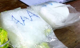 Gần 8kg gói bột trắng nghi ma túy đá trôi dạt từ biển vào được lực lượng biên phòng TT-Huế tiếp nhận, tạm giữ phục vụ công tác xác minh, điều tra