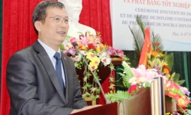 Phó Giám đốc Đại học Huế Trương Quý Tùng cho biết, ông nắm được thông tin nghi vấn gian lận sửa điểm thi qua đọc báo, chứ ĐHSP Huế không hề báo cáo lên từ trước đó