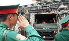 Tang lễ 13 liệt sĩ hy sinh ở Rào Trăng: Đau xé lòng tiễn các anh về đất mẹ