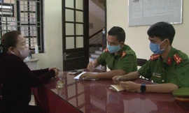 Công an làm việc với nghi can vận chuyển hơn 70kg thuốc nổ đi giữa phố.