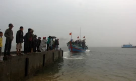 Người thân ngóng chờ nạn nhân mất tích trên biển (Ảnh minh họa)