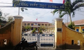 Trường Tiểu học Dương Nỗ trong cảnh "kín cổng cao tường" trong hai ngày đầu đi vào dạy học trở lại sau nghỉ Tết nguyên đán