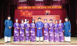 Toàn bộ cán bộ, lãnh đạo, nhân viên khối cơ quan Văn phòng Sở Văn hóa - Thể thao tỉnh TT-Huế đều mặc trang phục áo dài truyền thống đến cơ quan làm việc trong ngày đầu tuần.