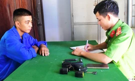 Tên trộm hung hãn Nguyễn Văn Hiển tại cơ quan công an.