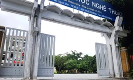 Trường Đại học Nghệ thuật Huế quyết định đơn phương chấm dứt hợp đồng lao động đối với 21 cán bộ, nhân viên. 