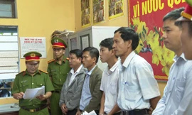 Các đối tượng liên quan vụ án bị khởi tố về hành vi thiếu trách nhiệm gây hậu quả nghiêm trọng.