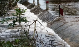 Đường Tỉnh nối các huyện Phong Điền, Quảng Điền (TT-Huế) vẫn còn ngập lụt, chia cắt
