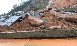 Sạt lở xảy ra tại dự án khắc phục sạt lở tiêu tốn ngân sách nhiều tỷ đồng.