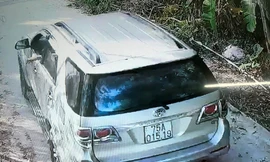 Với thủ đoạn tinh vi, tài xế điều khiển chiếc "xe ké" này đã đưa 6 người từ vung dịch Đà Nẵng vượt qua nhiều trạm kiểm soát để về trót lọt đến TT-Huế. 