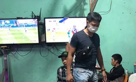 Tụ điểm đánh bạc quy mô lớn do Tiến tổ chức núp dưới hình thức quán cà phê phục vụ bóng đá.