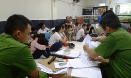 Cảnh sát hình sự phá ổ xóc đĩa trong đêm, thu hàng trăm triệu