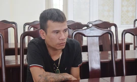 Tài xế Trương Văn Việt có biểu hiện "ngáo đá" khi bị công an dừng xe đầu kéo để kiểm tra, xử lý lỗi vi phạm Luật Giao thông