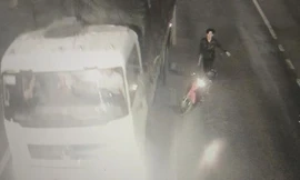 Nhóm thanh niên liều lĩnh xông vào hầm chặn xe cộ qua lại 