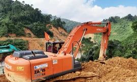 Nỗ lực tiếp cận hiện trường Rào Trăng 3 sau khi mưa bão đi qua.