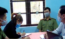 Thanh tra Sở TT-TT tỉnh TT-Huế, cơ quan công an phối hợp làm việc, lập biên bản vi phạm đối với chị Đ.T.H.