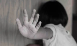 Điều tra nghi án bé lớp 5 bị hàng xóm xâm hại nhiều lần