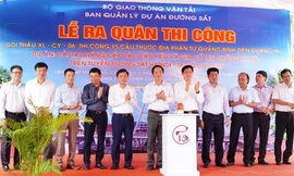 Bộ GTVT phối hợp các đơn vị liên quan tổ chức ra quân thi công Gói thầu XL- CY - 06 (thi công 15 cầu đường sắt Bắc - Nam đoạn Quảng Bình, Quảng Trị), thuộc các dự án đầu tư cải tạo, nâng cấp hạ tầng đường sắt Bắc - Nam.