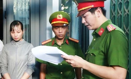 Công an đọc lệnh khởi tố, bắt tmaj giam "nữ quái" Trần Thị Như Ý