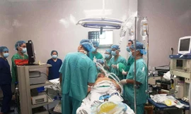 Con cá mắc lưới này đã chui vào tận phổi một ngư dân, gây nguy hiểm tính mạng cho người này