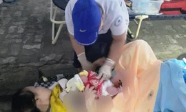 Thai phụ chuyển dạ sinh con hy hữu tại chốt kiểm soát y tế thuộc huyện Phú Lộc.