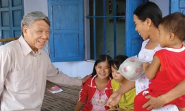 Làng Rồng ra đời cách đây gần 21 năm. Tên làng do bác Lê Khả Phiêu đặt, với mong muốn người dân mạnh mẽ đứng lên sau thiên tai, mất mát.